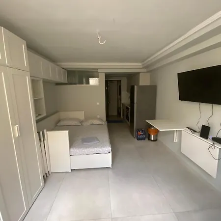 Διαμέρισμα Minimalist Studio Behind Hilton